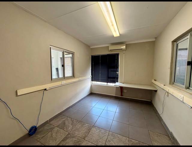 215M² BUSINESS CENTRE FOR SALE IN ALTON